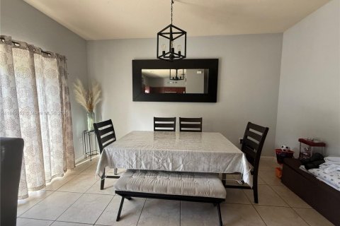 Touwnhouse à vendre à Cutler Bay, Floride: 3 chambres, 150.22 m2 № 1756413 - photo 5