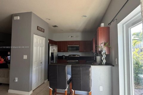 Touwnhouse à vendre à Cutler Bay, Floride: 3 chambres, 150.22 m2 № 1756413 - photo 4