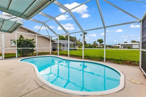Casa en venta en Port Charlotte, Florida, 2 dormitorios, 107.4 m2 № 1904101 - foto 8