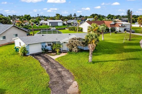 Casa en venta en Port Charlotte, Florida, 2 dormitorios, 107.4 m2 № 1904101 - foto 2