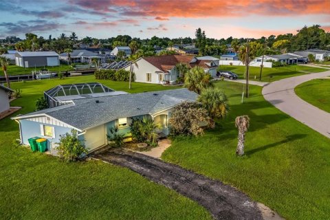 Casa en venta en Port Charlotte, Florida, 2 dormitorios, 107.4 m2 № 1904101 - foto 1