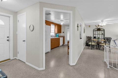 Casa en venta en Port Charlotte, Florida, 2 dormitorios, 107.4 m2 № 1904101 - foto 11