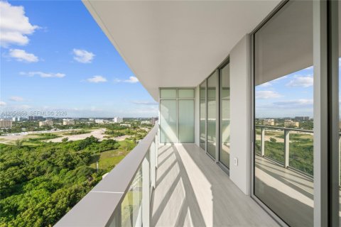 Condominio en North Miami, Florida, 1 dormitorio  № 2168934