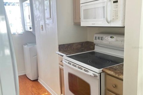 Townhouse in Winter Haven, Florida 2 bedrooms, 97.55 sq.m. № 1603138 - photo 5
