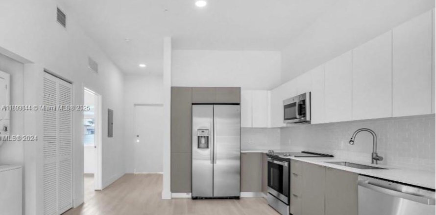 Apartment in Hallandale Beach, Florida 2 bedrooms, 88.54 sq.m. № 2062073