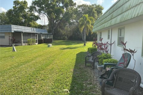 Condo in Sun City Center, Florida, 2 bedrooms  № 2211471 - photo 6