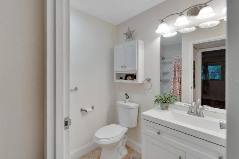 Condo in Sun City Center, Florida, 2 bedrooms  № 2211471 - photo 13