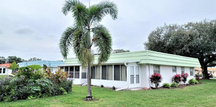 Condo in Sun City Center, Florida, 2 bedrooms  № 2211471