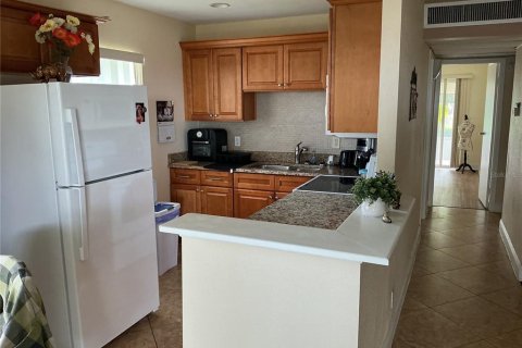 Condo in Sun City Center, Florida, 2 bedrooms  № 2211471 - photo 10