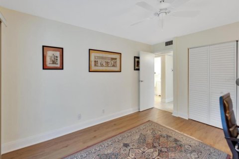 Condo in Sun City Center, Florida, 2 bedrooms  № 2211471 - photo 14