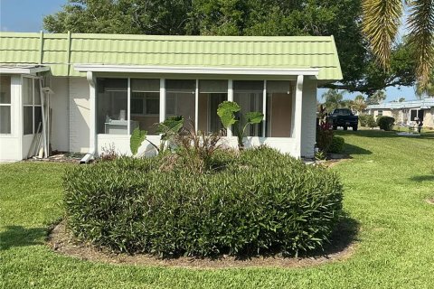 Condo in Sun City Center, Florida, 2 bedrooms  № 2211471 - photo 4