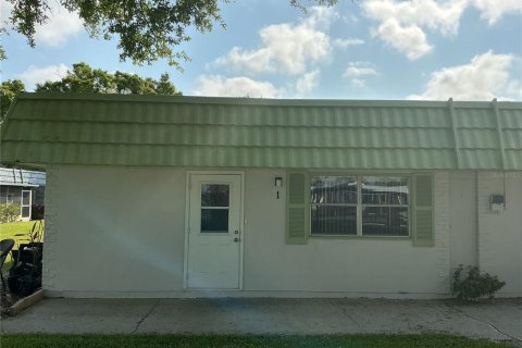 Condo in Sun City Center, Florida, 2 bedrooms  № 2211471 - photo 2