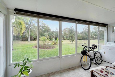 Condo in Sun City Center, Florida, 2 bedrooms  № 2211471 - photo 16