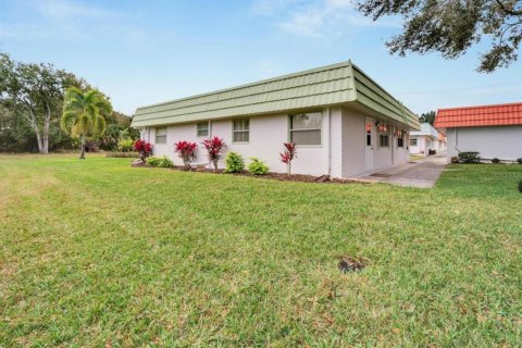 Condo in Sun City Center, Florida, 2 bedrooms  № 2211471 - photo 3