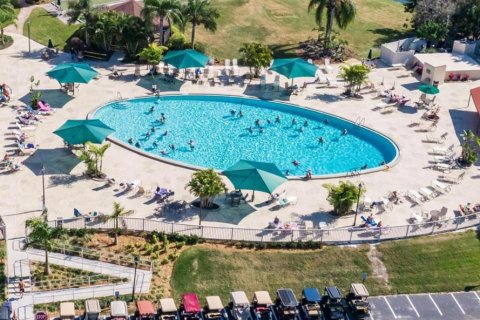 Condo in Sun City Center, Florida, 2 bedrooms  № 2211471 - photo 19