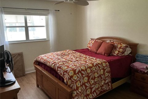 Condo in Sun City Center, Florida, 2 bedrooms  № 2211471 - photo 8