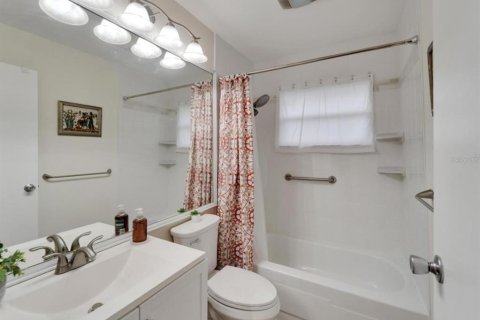 Condo in Sun City Center, Florida, 2 bedrooms  № 2211471 - photo 12