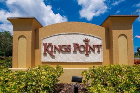 Condo in Sun City Center, Florida, 2 bedrooms  № 2211471 - photo 17