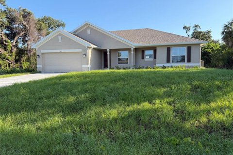 House in Port Charlotte, Florida 3 bedrooms, 143.07 sq.m. № 2284136