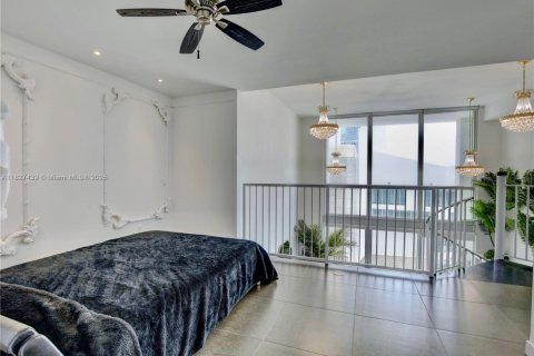 Купить кондоминиум в Майами, Флорида 1 спальня, 70.79м2, № 1943397 - фото 11