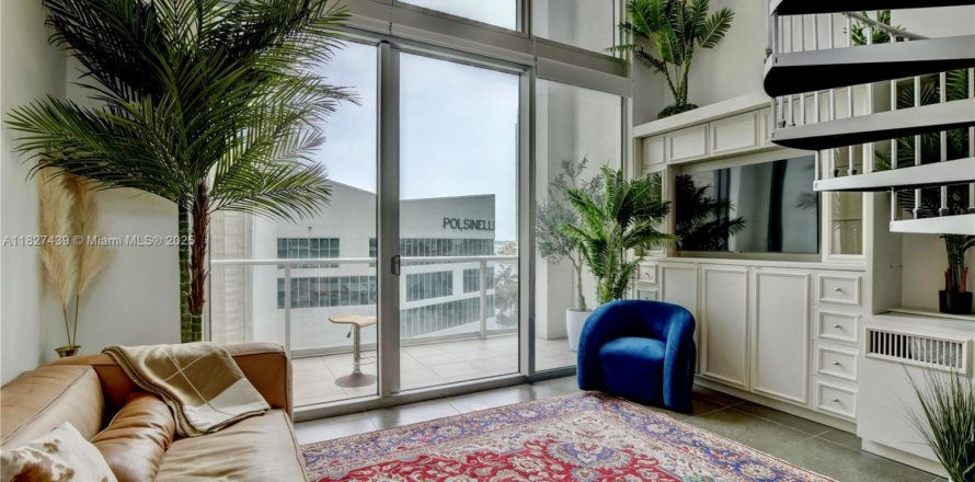 Кондоминиум с 1 спальней в Майами, Флорида № 1943397