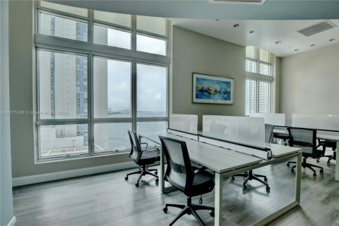 Купить кондоминиум в Майами, Флорида 1 спальня, 70.79м2, № 1943397 - фото 16