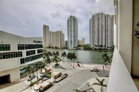 Купить кондоминиум в Майами, Флорида 1 спальня, 70.79м2, № 1943397 - фото 8