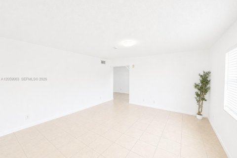 Appartement à louer à Hollywood, Floride: 1 chambre, 78.97 m2 № 2169021 - photo 5