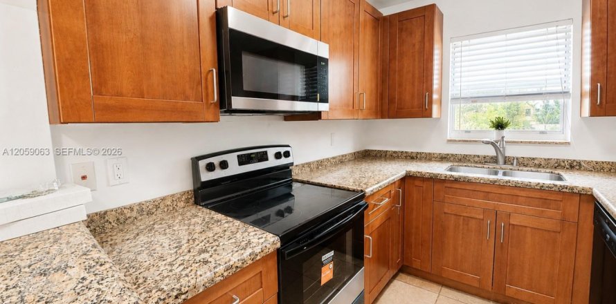 Appartement à Hollywood, Floride 1 chambre, 78.97 m2 № 2169021