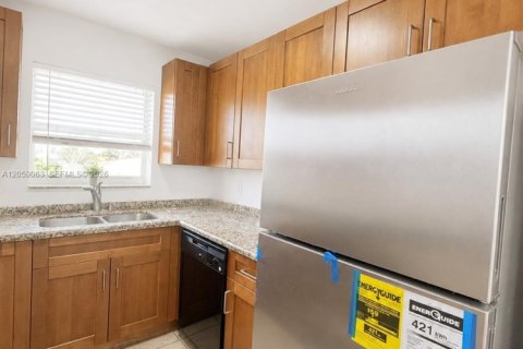 Appartement à louer à Hollywood, Floride: 1 chambre, 78.97 m2 № 2169021 - photo 3