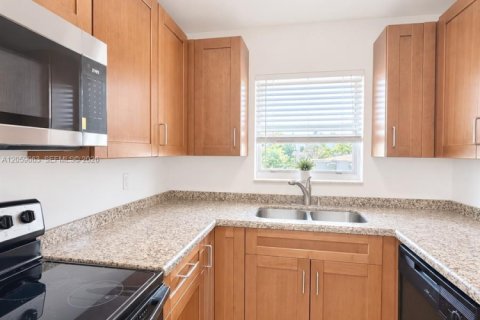 Appartement à louer à Hollywood, Floride: 1 chambre, 78.97 m2 № 2169021 - photo 2