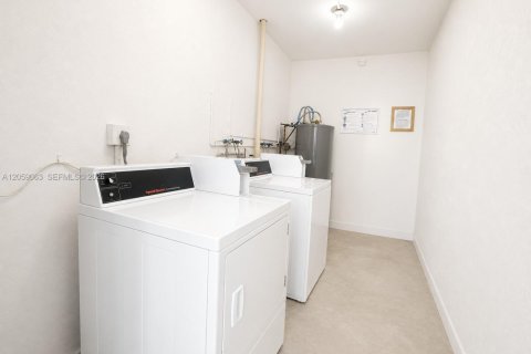 Appartement à louer à Hollywood, Floride: 1 chambre, 78.97 m2 № 2169021 - photo 11