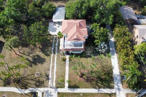 House in Fort Myers, Florida 4 bedrooms, 249.16 sq.m. № 1751007 - photo 25