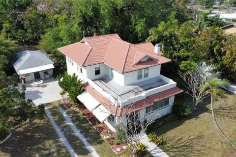 House in Fort Myers, Florida 4 bedrooms, 249.16 sq.m. № 1751007 - photo 1