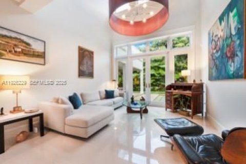 Casa en venta en Miami, Florida, 5 dormitorios, 400.04 m2 № 1984538 - foto 3
