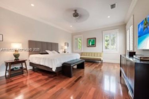 Casa en venta en Miami, Florida, 5 dormitorios, 400.04 m2 № 1984538 - foto 16