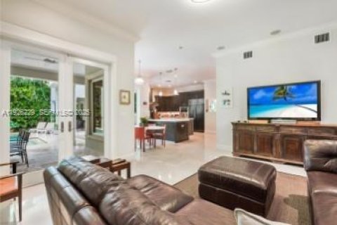 Casa en venta en Miami, Florida, 5 dormitorios, 400.04 m2 № 1984538 - foto 8