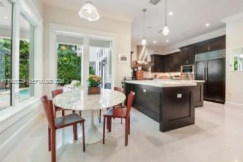 Casa en venta en Miami, Florida, 5 dormitorios, 400.04 m2 № 1984538 - foto 7