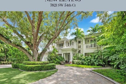 Casa en venta en Miami, Florida, 5 dormitorios, 400.04 m2 № 1984538 - foto 1