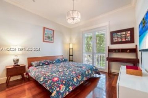 Casa en venta en Miami, Florida, 5 dormitorios, 400.04 m2 № 1984538 - foto 13