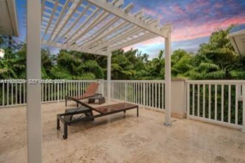 Casa en venta en Miami, Florida, 5 dormitorios, 400.04 m2 № 1984538 - foto 21