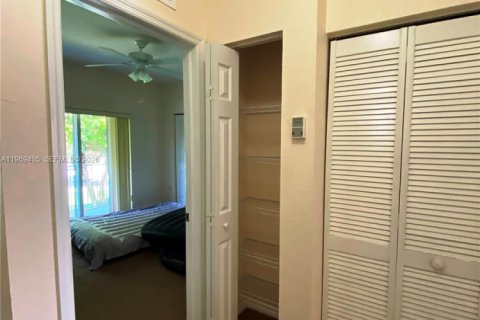 Townhouse in Homestead, Florida 2 bedrooms, 132.94 sq.m. № 2031003 - photo 14