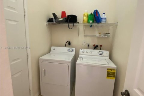 Townhouse in Homestead, Florida 2 bedrooms, 132.94 sq.m. № 2031003 - photo 4