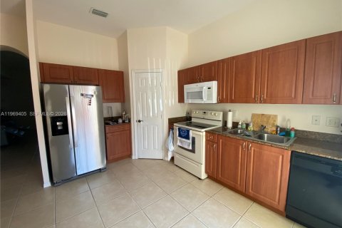 Townhouse in Homestead, Florida 2 bedrooms, 132.94 sq.m. № 2031003 - photo 9