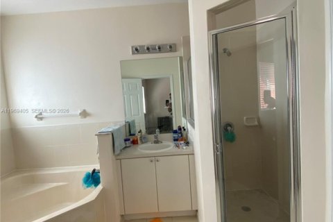 Townhouse in Homestead, Florida 2 bedrooms, 132.94 sq.m. № 2031003 - photo 26