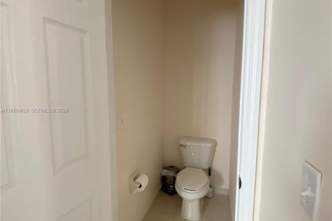 Townhouse in Homestead, Florida 2 bedrooms, 132.94 sq.m. № 2031003 - photo 30
