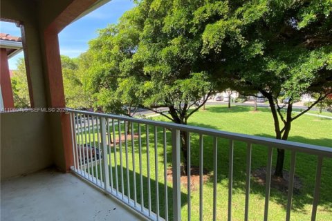 Townhouse in Homestead, Florida 2 bedrooms, 132.94 sq.m. № 2031003 - photo 17