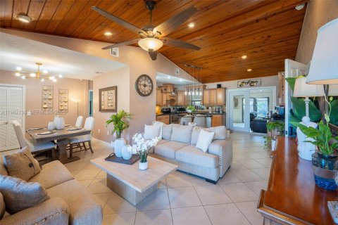 Купить виллу или дом в Хомстед, Флорида 4 спальни, 198.07м2, № 2024257 - фото 5