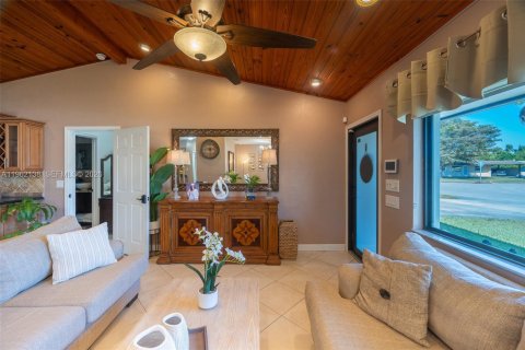 Купить виллу или дом в Хомстед, Флорида 4 спальни, 198.07м2, № 2024257 - фото 7