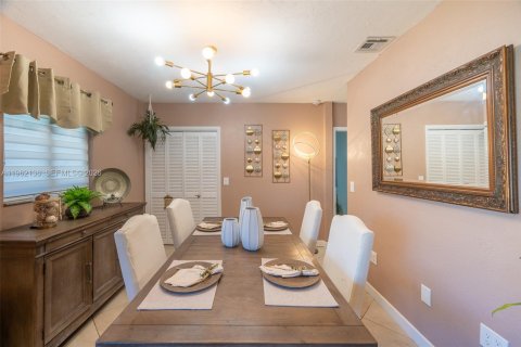 Купить виллу или дом в Хомстед, Флорида 4 спальни, 198.07м2, № 2024257 - фото 10